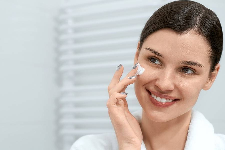 what are the benefits of eye cream